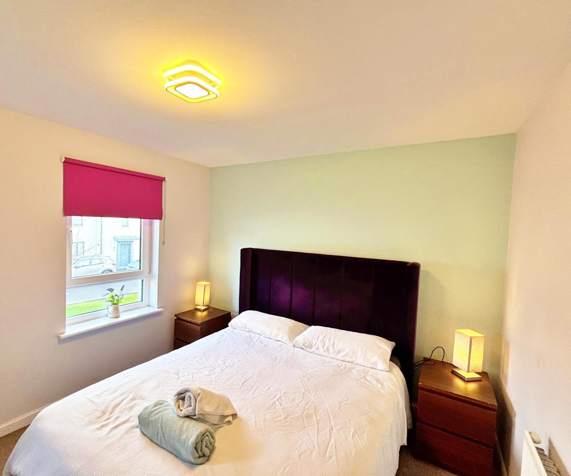 3 Bed House With Parking Near Airport Villa EDI Buitenkant foto