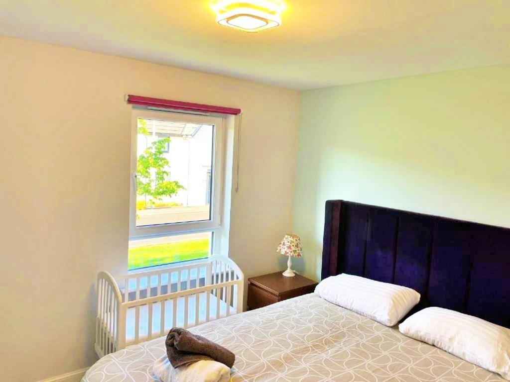 3 Bed House With Parking Near Airport Villa EDI Buitenkant foto