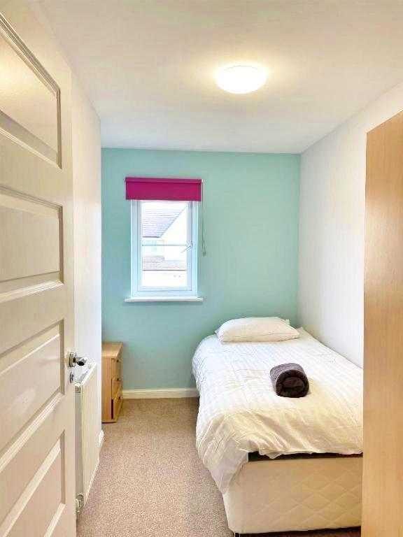 3 Bed House With Parking Near Airport Villa EDI Buitenkant foto